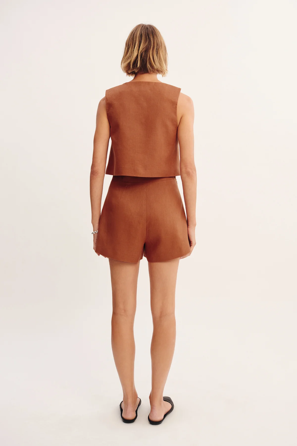 PERRI SHORT - Image 4